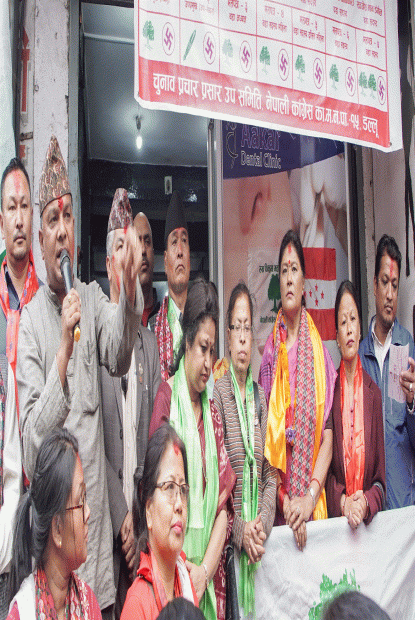 बढ्यो चुनावी रौनक: विकासका आश्वासन बाँड्दै घरदैलो अभियानमा उम्मेदवार